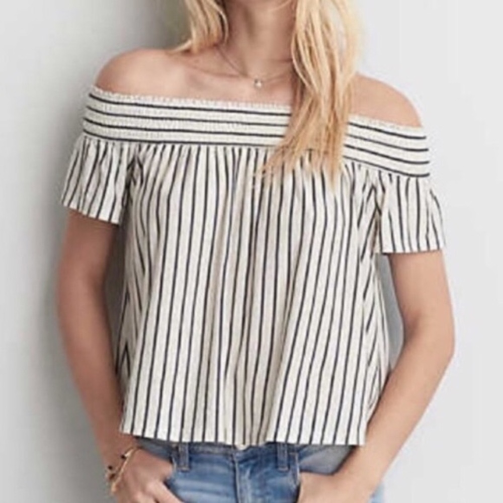 American Eagle Cold Shoulder Top